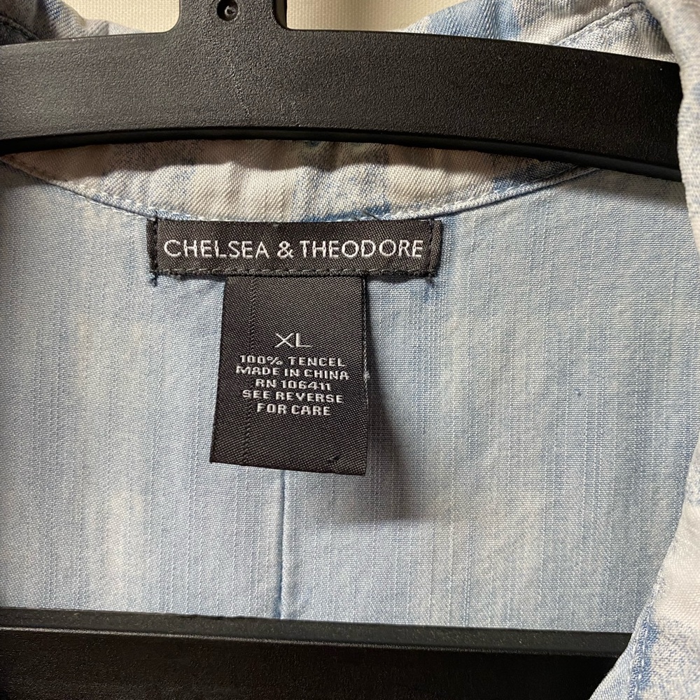 Denim shirt Chelsea & Theodore blue & white Ombre affect, back slit. Sleeveless - Picture 2 of 7